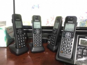 đien thoai bàn không dây mở rộng 4 tay con,có Bluetooth