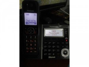 đien thoai bàn không dây mở rộng 4 tay con,có Bluetooth