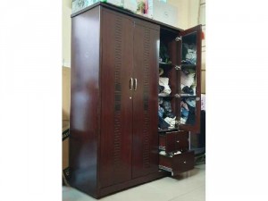 Tủ quần áo ba cửa