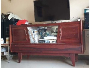 Tủ buffet xưa.