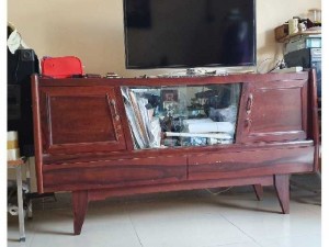 Tủ buffet xưa.