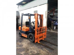 Xe nâng Toyota F-5 2.5tấn Giá: 165tr...lh: 0909670256
