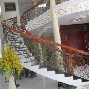 Cầu thang sắt nghệ thuật - Tô điểm ngôi nhà bạn
