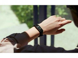 bán MI Band 4 (màn hình AMOLED đa sắc)
