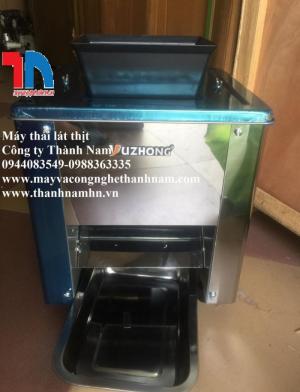 Máy cắt lát thịt tươi sống là loại máy chuyên dụng cho việc thái thịt tươi sống lát mỏng, cắt thịt thành nhiều lát mỏng, cắt sợi, cắt hạt lựu. Máy cắt thịt nhanh, đều và đẹp mắt, thường được dùng trong các nhà hàng quán ăn như quán phở, bánh canh, quán lẩu,...