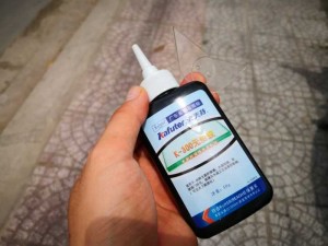 Keo hơi sệt nên không loang chảy nhiều, dể dàng kiểm soát khi thao tác
- Thời gian khô khi sấy đèn UV: 15s - Có thể phơi nắng để keo khô
- Độ nhớt ở 25 độ C: 1000 mpa.s
- Chỉ số khuất xạ ánh sáng: 1,47-1,48
- Dung tích: 50ml