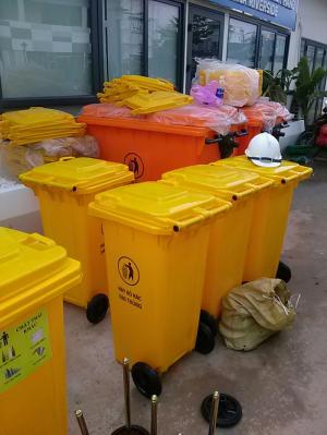 Thùng rác đô thị 120 lit có bánh xe và nắp đậy kín - giao hàng tận nơi