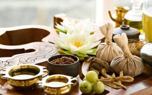 BỘ THẢO DƯỢC TINH DẦU XÔNG MẶT TRỊ MỤN