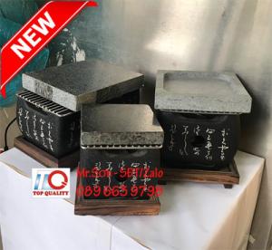 Bếp/Lò nướng than tại bàn bằng gang khắc chữ nhật bản và miếng đá nướng thịt bò kobe tại Tân Phú