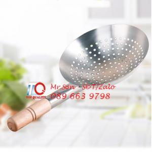 Vợt chiên inox có lỗ - Vợt vớt đồ chiên bằng inox cán gỗ tại Bình Thạnh