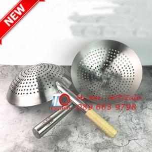 Vợt chiên inox có lỗ - Vợt vớt đồ chiên bằng inox cán gỗ tại Bình Thạnh