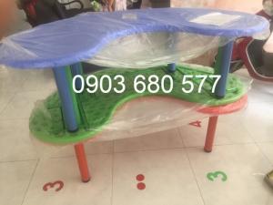 Mua bàn nhựa vòng cung cho trẻ em mầm non