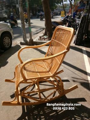 Ghế mây bập bênh, ghế thư giãn cho người già