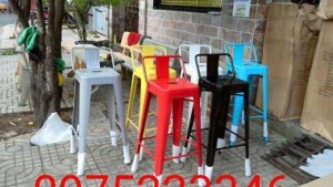 Cần thanh lý một số bàn ghế quầy giá rẻ..