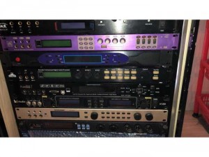 các thiết bị karaoke vang số main đẩy micro chất lượng chính hãng