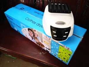 Được thiết kế có nhiều mức cài đặt thời gian, cao nhất lên đến 180 phút, nhiệt độ tối đa khi sấy lên tới 70 độ C.
Có chức năng tiệt trùng diệt khuẩn khi sấy lên tới 99%.
Tiết kiệm tới 50% điện năng so với máy sấy quần áo truyền thống
Có thể sử dụng như một máy sưởi trong nhà.
Trọng lượng quần áo sấy lớn tới 15 kg
Diệt khuẩn, chống mốc, không bị thâm kim, không bị bám bụi, không bị bạc màu do phơi dưới ánh nắng mặt trời, giữ cho quần áo thơm mát lâu hơn.
Phù hợp với mọi chầt liệu vải từ chất liệu khó tính nhất như nhung, lụa, simili, đến các chất liệu thông thường như cotton, Jean, kaki,…