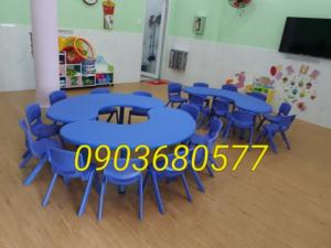 Bàn nhựa vòng cung giảm giá cực SỐC