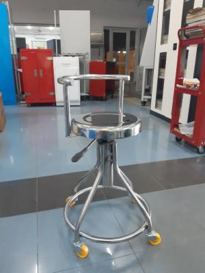 Ghế có tựa , nâng hạ bằng hơi thủy lực, kèm 4 bánh xe
