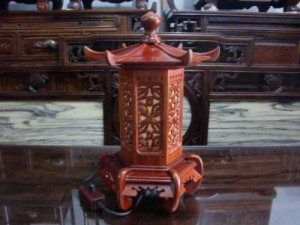 Đèn Trang Trí Gỗ Gụ