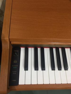 PIANO YAMAHA J-7000