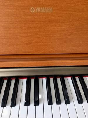 PIANO YAMAHA J-7000