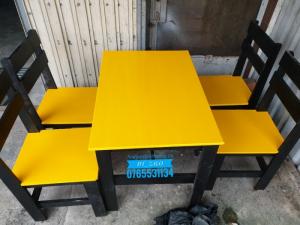 Bàn ghế bán trà sữa đẹp , rẻ và chất lượng