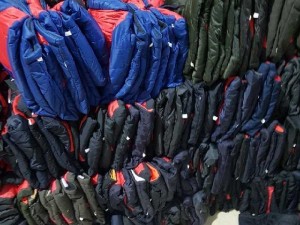 Thanh lý 500 áo gió trẻ em chằn gòn.