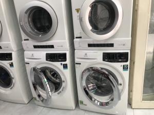 Cần bán gấp mấy giặt máy sấy quần áo