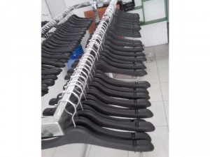 thanh lý móc kẹp móc nhựa treo áo quần (100 móc)