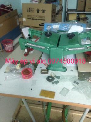 máy ép nhựa định hình khuôn mẫu theo yêu cầu của khách hàng.
