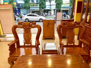 Bộ bàn ghế chạm đào tay rồng gỗ gõ đỏ tay 10-BBG255