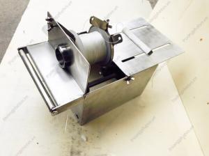 Máy buộc chỉ là thiết bị không thể thiếu trong quy trình sản xuất xúc xích trên quy mô nhỏ, vừa hay lớn. Máy được thiết kế vô cùng nhỏ gọn, tinh tế, sang trọng, mang lại hiệu quả cao trong quá trình sử dụng.