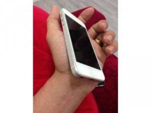 iphone 5 Q.tế 16g trắng zin ko iCloud