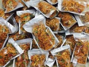 Bịch 500gr Khô gà rô ti sấy giòn với lá chanh, ớt thơm ngon hấp dẫn - Food by Mama