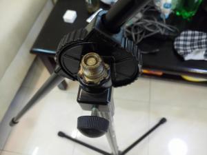 Chân đế micro dùng ca hát Karaoke .