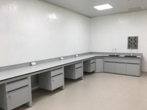Bàn Thí Nghiệm Áp Tường Có Chậu Rửa – Chuẩn Phòng Lab Vi Sinh