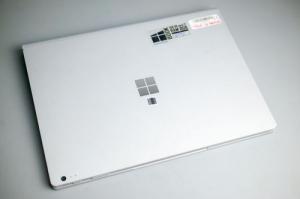 Surface Book | SSD 256GB | core i7 | RAM 8GB with GPU 97% | 16895