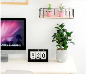 Lịch để bàn chữ treo màu đen decor