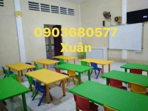 Cần bán bàn nhựa hình chữ nhật cho trẻ em mầm non