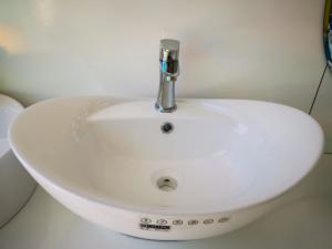 Chậu rửa nổi - lavabo để bàn BC03