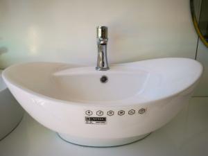 Chậu rửa nổi - lavabo để bàn BC03