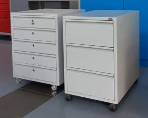 - Tủ có 04 bánh xe dễ dàng di chuyển