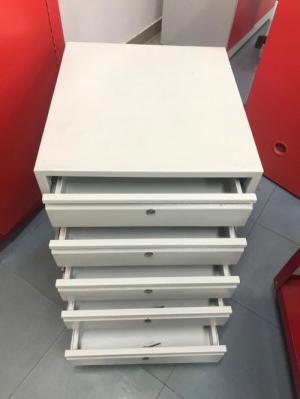 Tủ làm toàn bộ bằng sắt sơn tĩnh điện dày 1.2mm có độ bền cao, không biến dạng khi va chạm mạnh