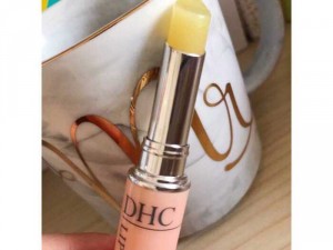 Son dưỡng DHC - nâng niêu môi mềm - Không lo khô nứt