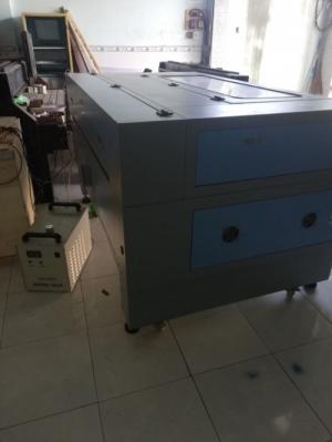Máy laser 1390 cũ chuyên cắt quảng cáo