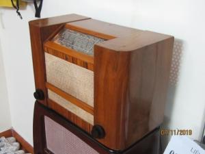 Đài điện tử Philips Brevet rất đẹp – có ảnh thật