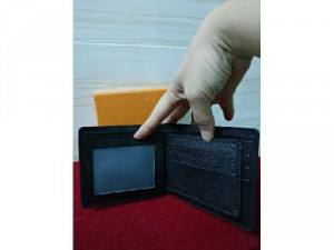 Ví màu Đen vân Lạ