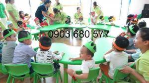 Chuyên cung cấp bàn nhựa vòng cung cho bé mầm non giá siêu hấp dẫn