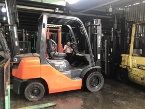 Xe Nâng TOYOTA 2500 KG • Giay kiểm định Hải Quan + Thuế VAT đầy đủ
