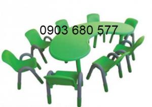 Cần bán bàn nhựa hình vòng cung mầm non giá rẻ, chất lượng nhất